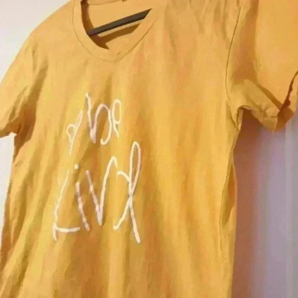 Be kind soft yellow tshirt. 💛 Size Medium. - Picture 4 of 5